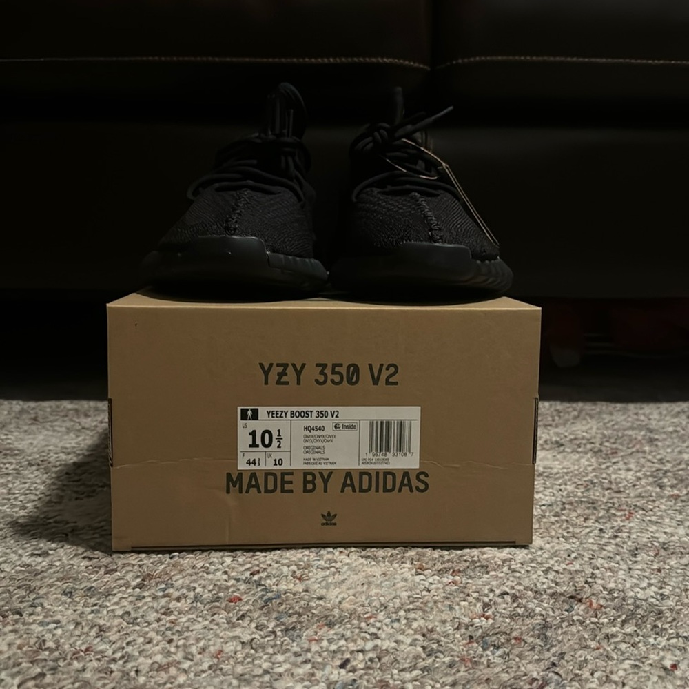 Yeezy Boost 350 v2 Onyx (2023)
